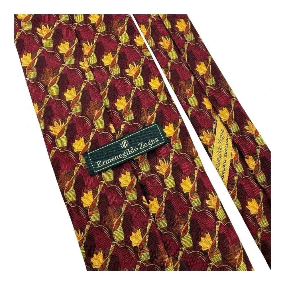 Ermenegildo Zegna Red Silk Tie Floral Abstract Design 3.75x58 Made‎ in Italy